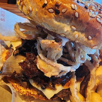 Miller's Ale House - Prime Burger - Sports Bars Near Me - Watchung, New Jersey