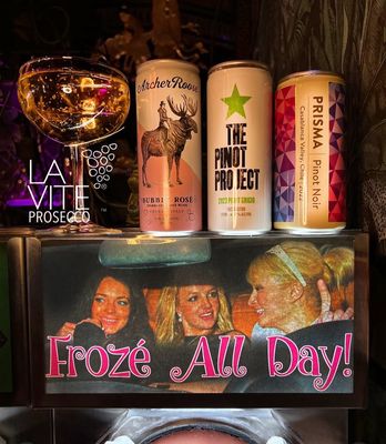 Rose's R&R Bar by null