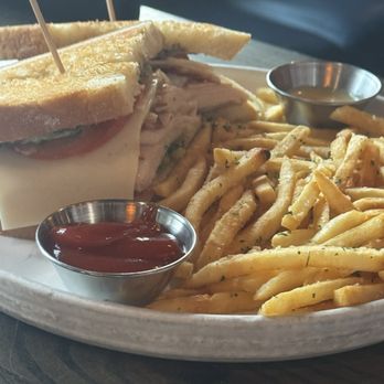 Brick + Mortar - Club sandwich - Bars Near Me - Pittsburg, Kansas