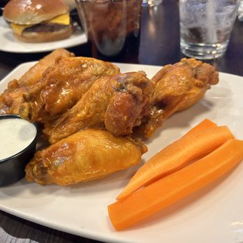 Harry Caray's 7th Inning Stretch - appetizer wings- buffalo flavor- the sauce is perfect!!! - American Near Me - Chicago, Illinois