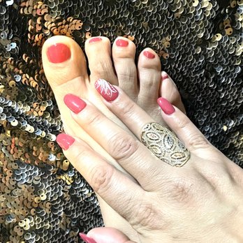 Edgy Nails & Spa - Spa pedicure ( I don't remember the name of the packet I got ) & full set nails with creative design by Yvonne 4th nail - Nail Salons Near Me - Riverside, California