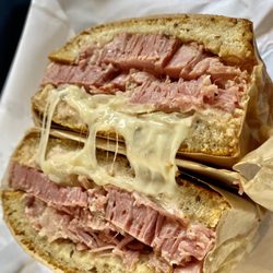 Moto Deli - Reuben