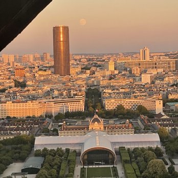 Le Jules Verne - View of Paris from my seat at the table. - French Near Me - Paris, 75 Le Jules Verne - View of Paris from my seat at the table. - French Near Me - Paris, 75