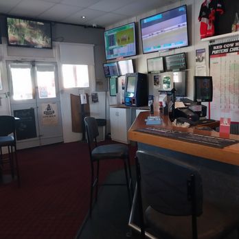 Red Cow Hotel - Hotels Near Me - Junee, NSW