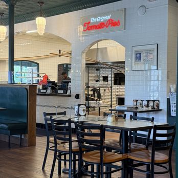 Frank Pepe Pizzeria Napoletana - Pizza Near Me - Warwick, Rhode Island Frank Pepe Pizzeria Napoletana - Pizza Near Me - Warwick, Rhode Island