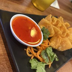 Crab Rangoon (Hoanh Thanh Pho Mai Cua) (4 pcs)