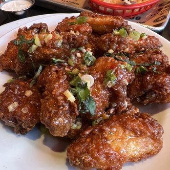 Flatiron - 1 Dozen Als Wings - Sports Bars Near Me - San Rafael, California