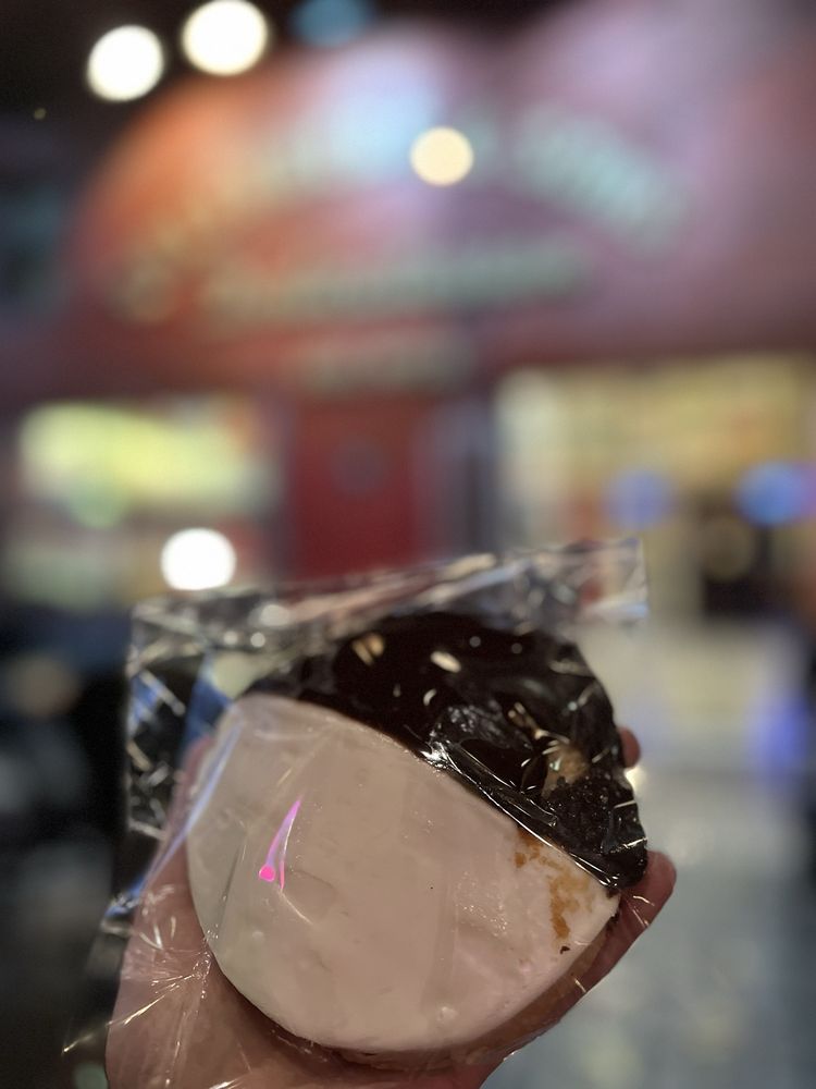 Greenberg’s Deli - Photo 2