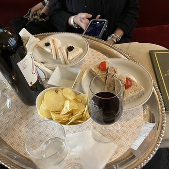 Caffè Florian - Salmon and tuna tea sandwich's bottle of wine - Coffee & Tea Near Me - Venezia, VE Caffè Florian - Salmon and tuna tea sandwich's bottle of wine - Coffee & Tea Near Me - Venezia, VE