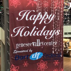 Genesee Valley Center - Center court holiday decorations