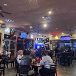 Fletcher's Sports Grill - Christmas decorations