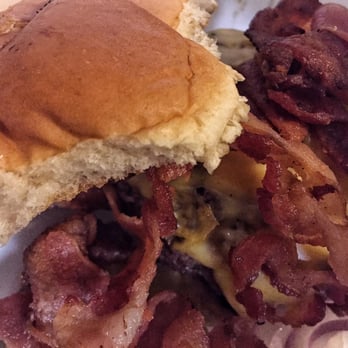 J.G. Melon - Bacon cheeseburger - American Near Me - New York, New York J.G. Melon - Bacon cheeseburger - American Near Me - New York, New York