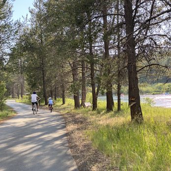 Sunriver Resort - Biking trails along the river - Resorts Near Me - Sunriver, Oregon Sunriver Resort - Biking trails along the river - Resorts Near Me - Sunriver, Oregon