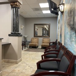 PIH HEALTH Heart & Vascular Center Orange County - Part of the waiting room