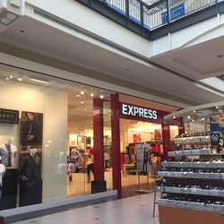 Express - Express Marlborough--Solomon Pond Mall: 601 Donald Lynch Boulevard, Marlborough, MA Storefront