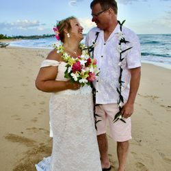 Kauai Island Destination Weddings - Kristi and Greg were married on the East side of kauai at Lydgate Beach
