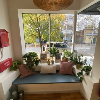 Hometown Poké & Bubble Tea - Inside side - Poke Near Me - Providence, Rhode Island