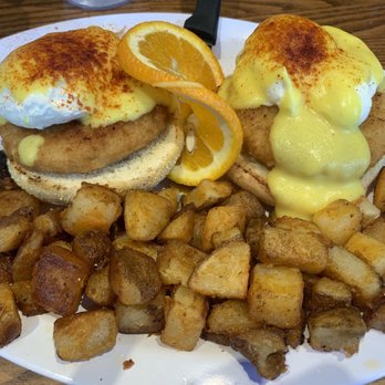 Eggs 'n Things Ko Olina - Crab cake benedict - American Near Me - Kapolei, Hawaii Eggs 'n Things Ko Olina - Crab cake benedict - American Near Me - Kapolei, Hawaii