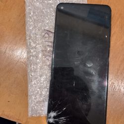 El Amir - My old screen. Cracked starting from the bottom with hair-thin cracks going all the way to the top.