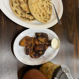 Pupusas revueltas and plátanos Pupusas revueltas and plátanos