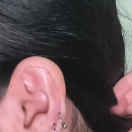 I got 6 lobe piercings with Brooke :) and she was so sweet and patient ! The process was very professional and I love the outcome