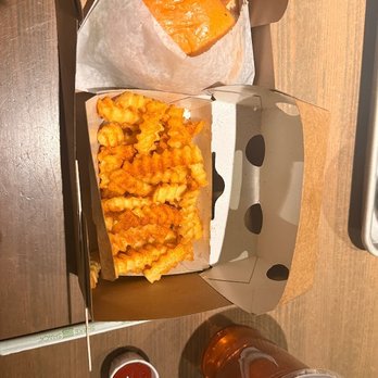 Shake Shack Newbury Street - Burgers Near Me - Boston, Massachusetts Shake Shack Newbury Street - Burgers Near Me - Boston, Massachusetts