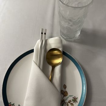 Jiang Nan - Bellevue - Pretty place setting - Chinese Near Me - Bellevue, Washington