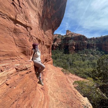 Boynton Canyon Trail - Side ledge view before making the climb up - Hiking Near Me - Sedona, Arizona Boynton Canyon Trail - Side ledge view before making the climb up - Hiking Near Me - Sedona, Arizona