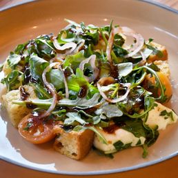 Seasonal Green Salad
