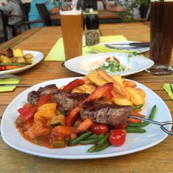 Zu Den Zwei Goldenen Hirschen - "Rinderfiletspieß mit Ratatouille & Steakpommes"