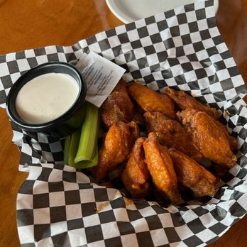 Sunset Alehouse - Buffalo WIngs - Burgers Near Me - Issaquah, Washington