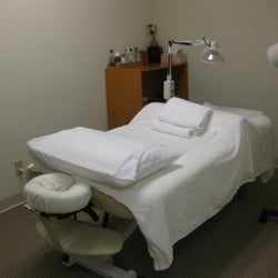 E-Ming Acupuncture Clinic - Acupuncture Room