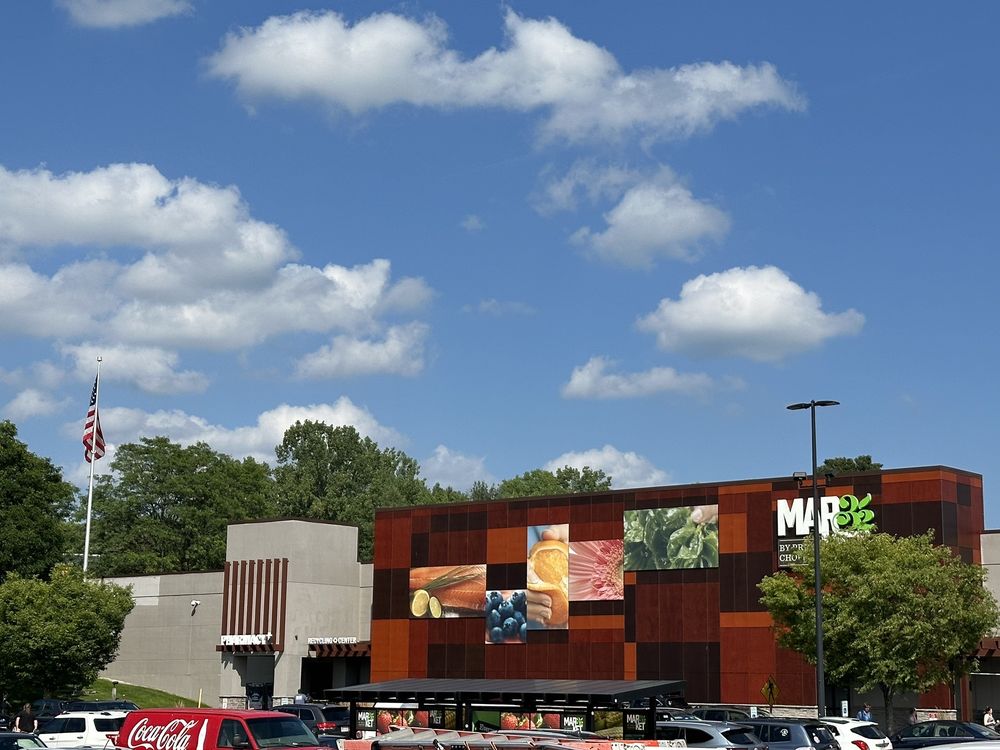 MARKET 32 Updated October 2024 23 Photos & 24 Reviews 555 Hubbard