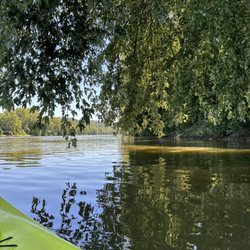 Pea Ohana Watersports - Shady areas while waiting on others.