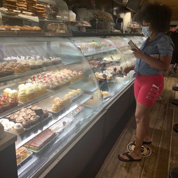 Mia's Bakery - Cake display - Bakeries Near Me - Brooklyn, New York