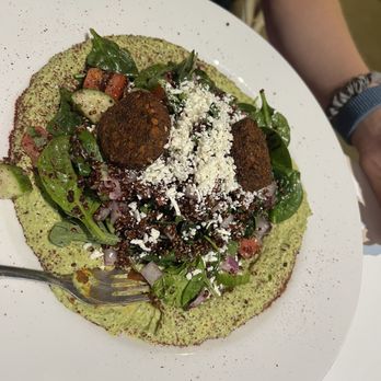 Pita Jungle - Organic Red Quinoa with Cilantro Jalapeno Hummus - New American Near Me - Phoenix, Arizona