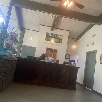 Ansley Animal Clinic - reception desk - Veterinarians Near Me - Atlanta, Georgia Ansley Animal Clinic - reception desk - Veterinarians Near Me - Atlanta, Georgia