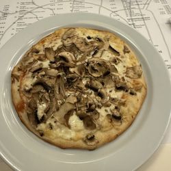 Meidin Pizzeria - Funghi small pizza
