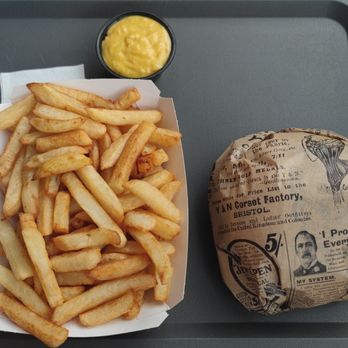 Chips & More - Bicky Burger, Frieten normal, Yoppie Sauce - Food Stands Near Me - Palm-Mar, TF Chips & More - Bicky Burger, Frieten normal, Yoppie Sauce - Food Stands Near Me - Palm-Mar, TF