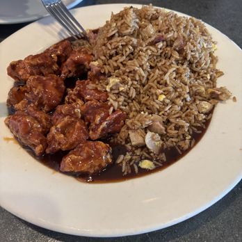 Red Tea Chinese Restaurant - General Gau's Combo Plate - Chinese Near Me - South Peabody, Massachusetts Red Tea Chinese Restaurant - General Gau's Combo Plate - Chinese Near Me - South Peabody, Massachusetts