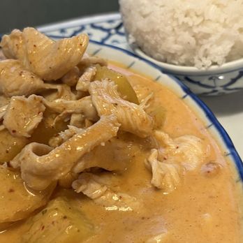 Tom Yum - 19. Massaman Curry with chicken - Thai Near Me - Surprise, Arizona Tom Yum - 19. Massaman Curry with chicken - Thai Near Me - Surprise, Arizona