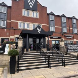 Village Hotel & Leisure Club - Exterior from the parking lot