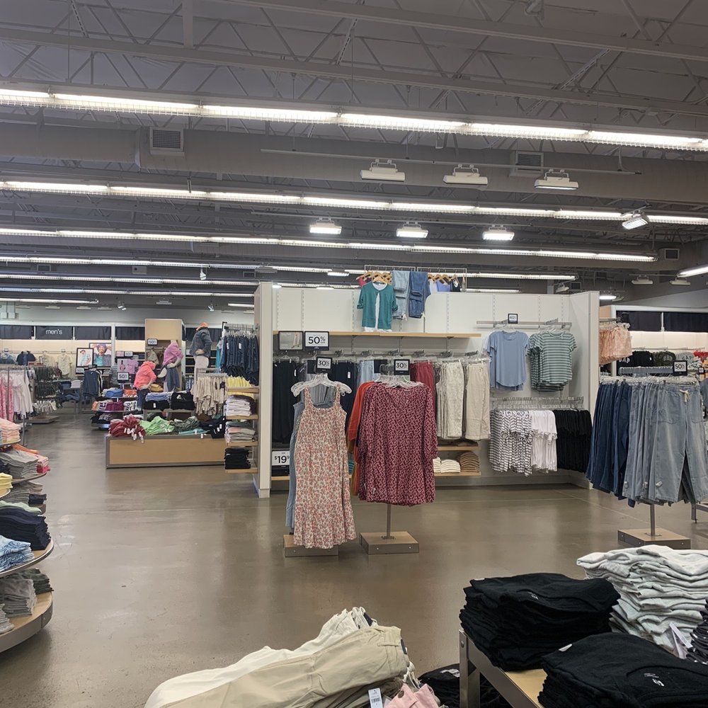 Gap Factory - Merchandise - Women's Clothing Near Me - Lake Elsinore, California