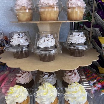 Almas Place - singular cupcakes - Ice Cream & Frozen Yogurt Near Me - Catalina, Arizona