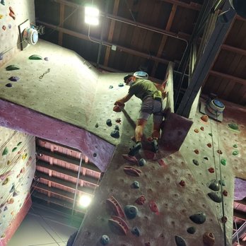 Santa Barbara Rock Gym - The Hubby showing off on the easy course . - Gyms Near Me - Santa Barbara, California Santa Barbara Rock Gym - The Hubby showing off on the easy course . - Gyms Near Me - Santa Barbara, California