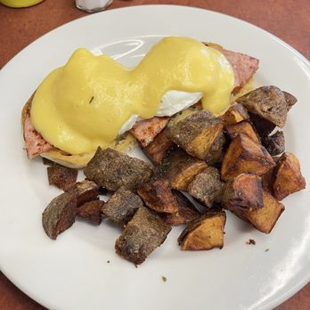 Spoons Diner - Eggs Benedict - Breakfast & Brunch Near Me - Victoria, British Columbia Spoons Diner - Eggs Benedict - Breakfast & Brunch Near Me - Victoria, British Columbia