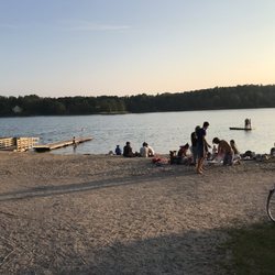 Brunnsvikens strandbad - En solig kväll i juni.