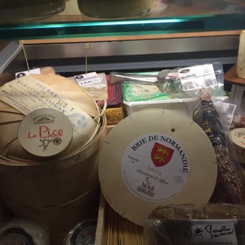 Pane Mortadella e Champagne - Banco dei formaggi, brie de Normandie. - Specialty Food Near Me - Milazzo, Maine