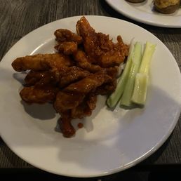 Boneless chicken tenders 10 piece, not enough sauce! Boneless chicken tenders 10 piece, not enough sauce!