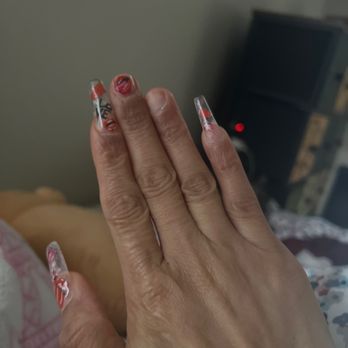 Lavish Nails & Spa - Nail Salons Near Me - Vallejo, California